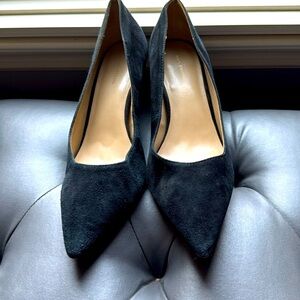 Ann Taylor Leather upper suede black pumps. Size 8
